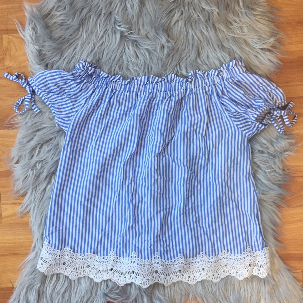 NWOT stripped off the shoulder top w/lace